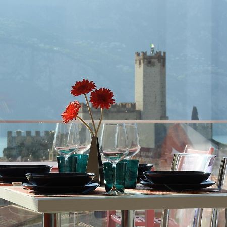 Apartamento Blue Sky Garda - Sunset Malcesine Exterior foto